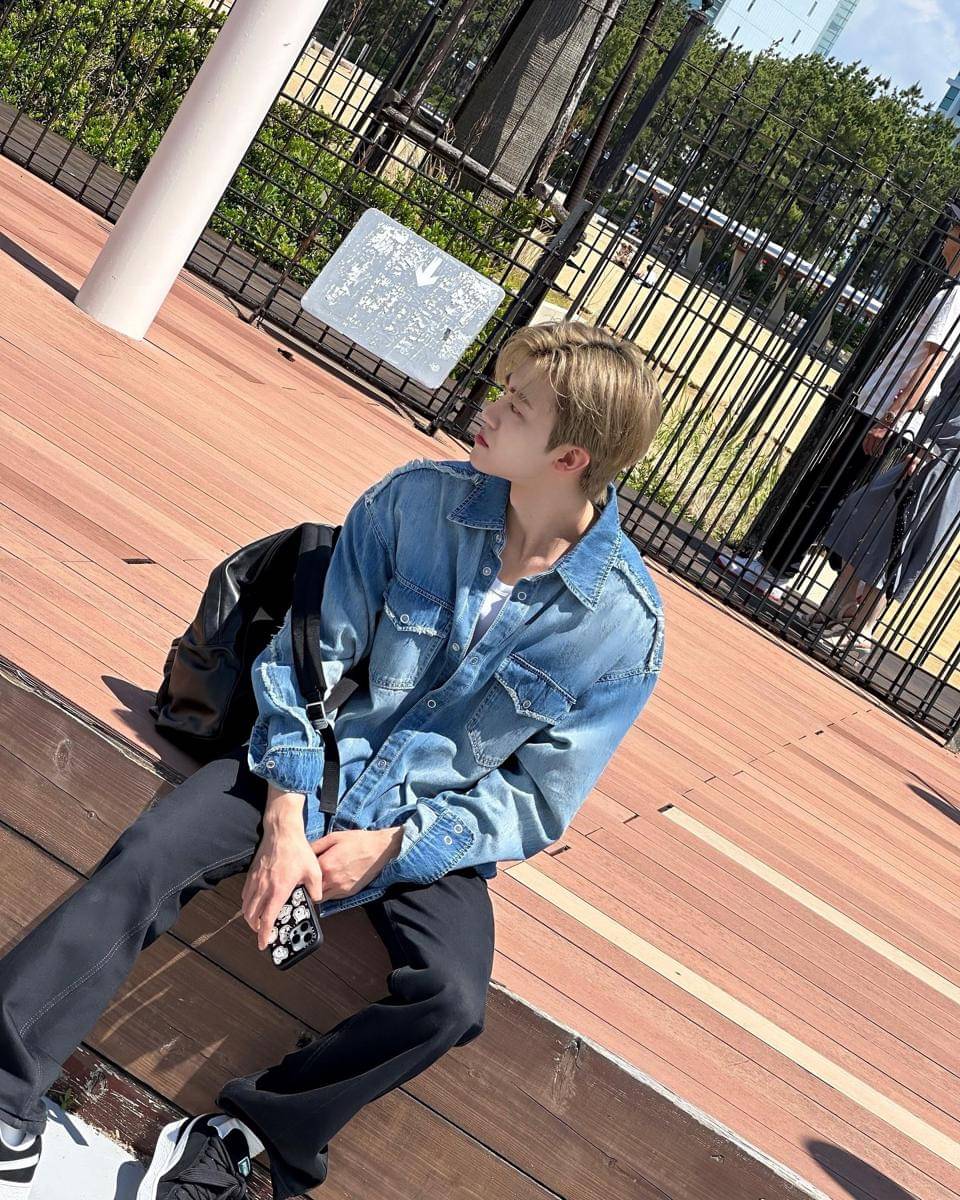 Outfit ngampus ala Jaemin NCT