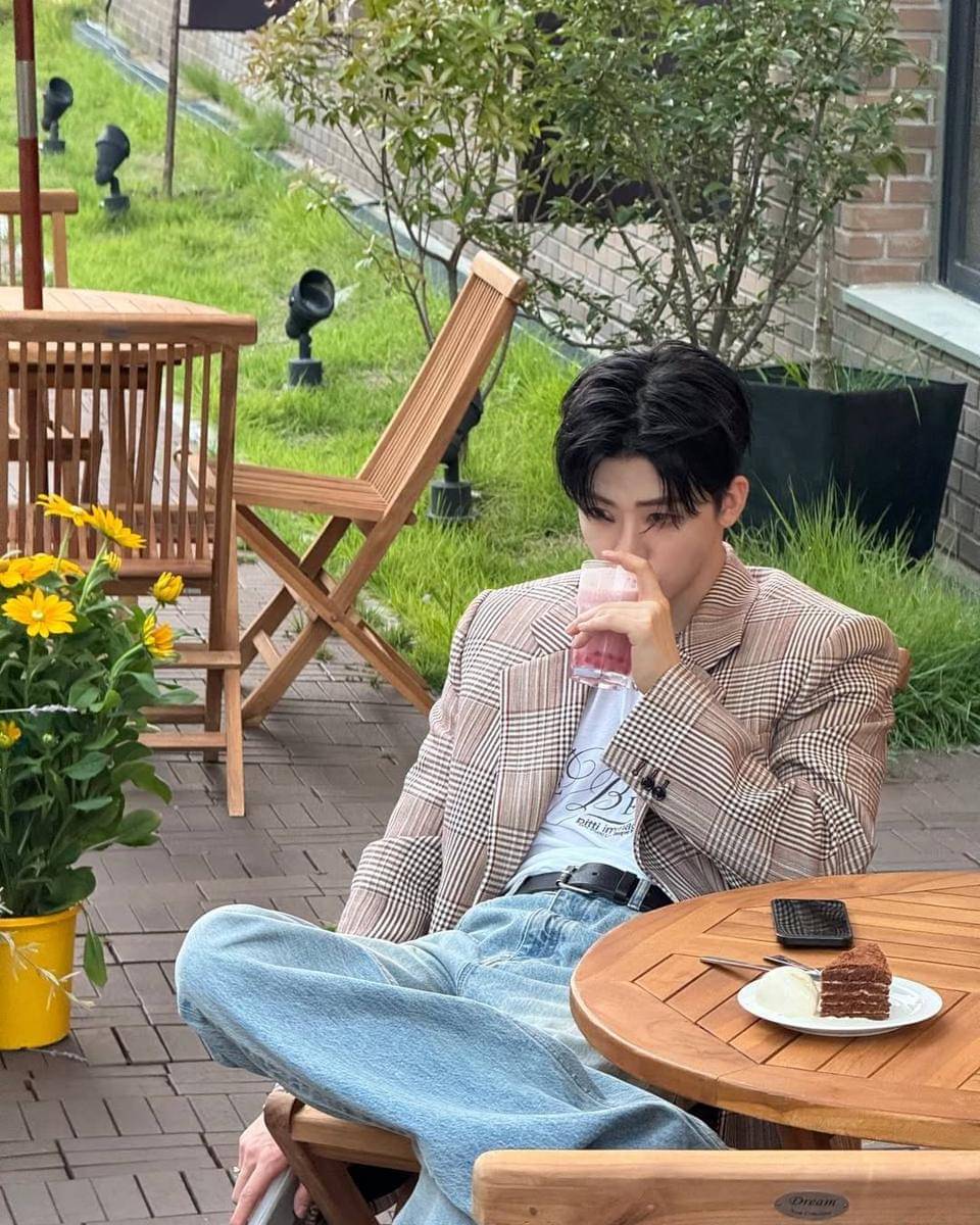 Outfit ngampus ala Jaemin NCT