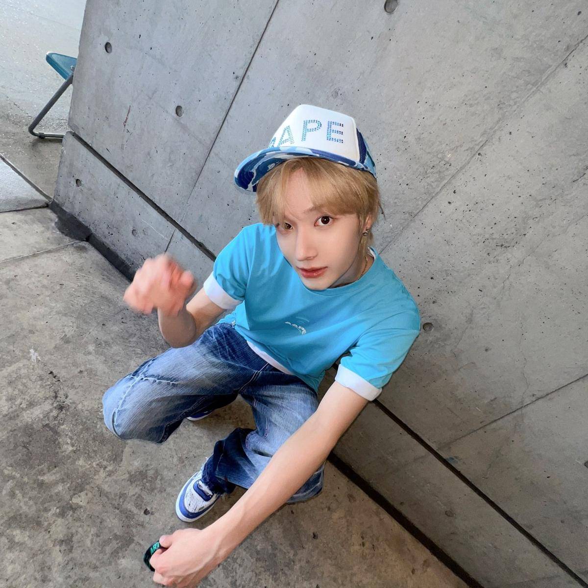 Gaya nongkrong ala member KickFlip