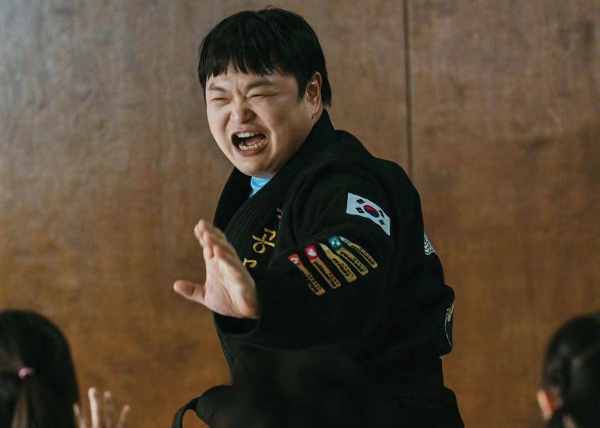 Ko Kyu Pil di drama Heroes Next Door