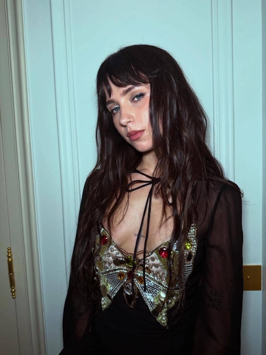 inspirasi model rambut birkin bangs