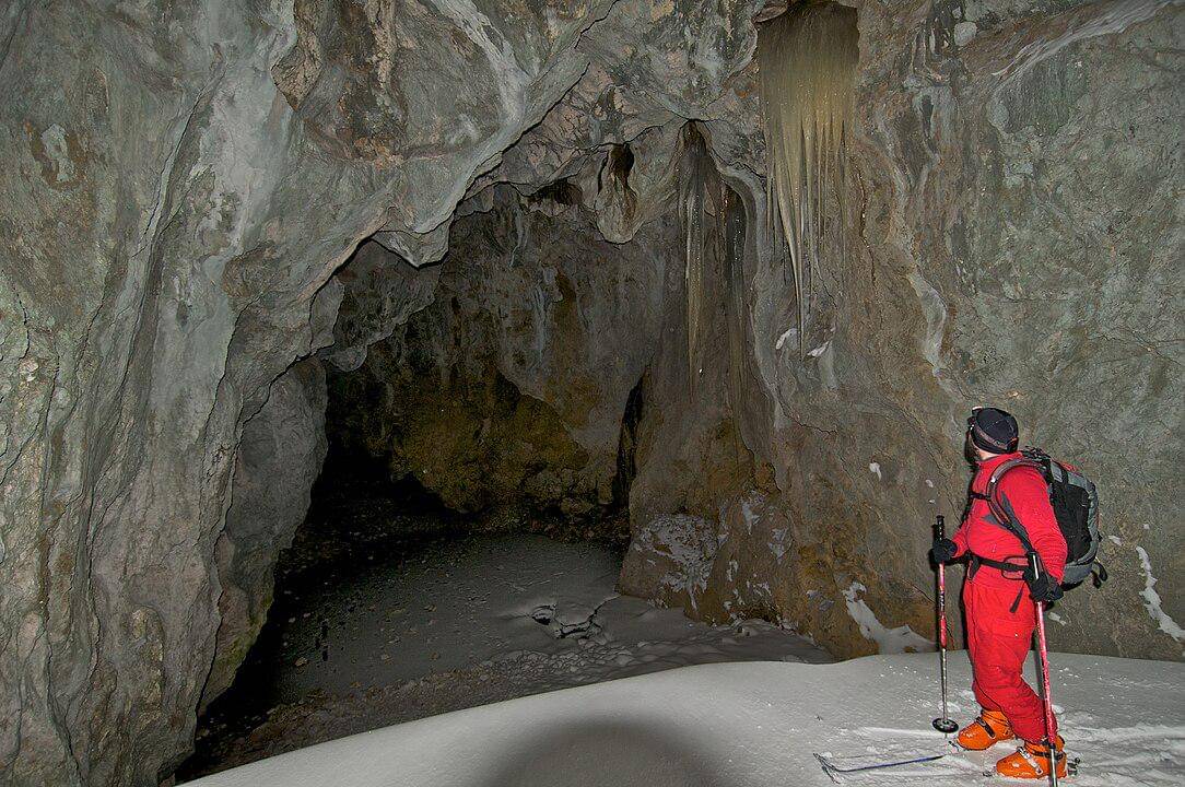 potret gua di Gunung Untersberg