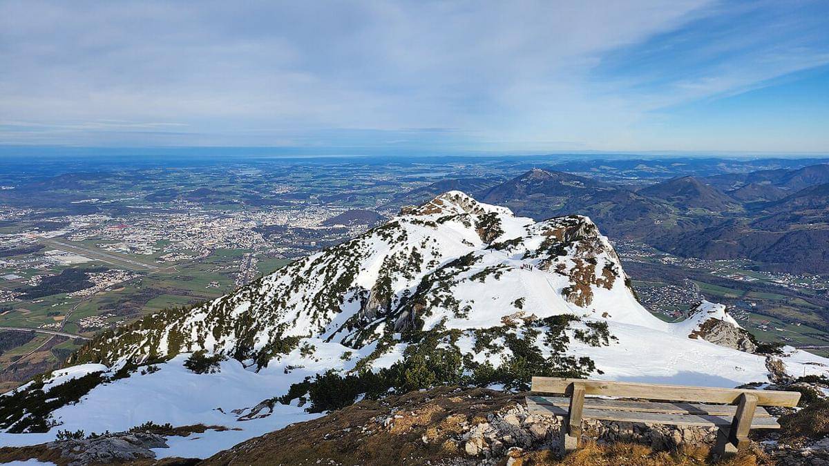 potret pemandangan kota dari puncang Gunung Untersberg