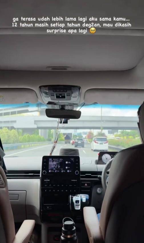 Anniversary ke-12 Poppy Bunga dan Suami