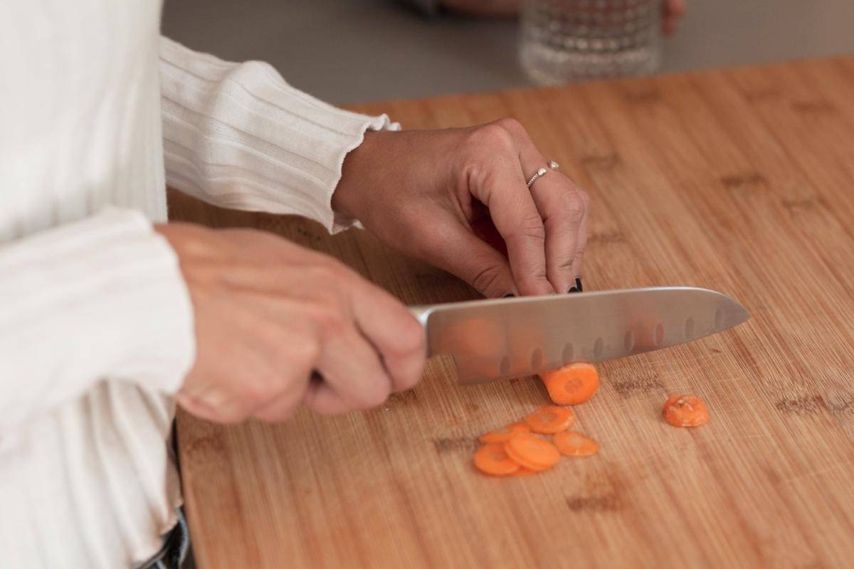 ilustrasi pisau santoku