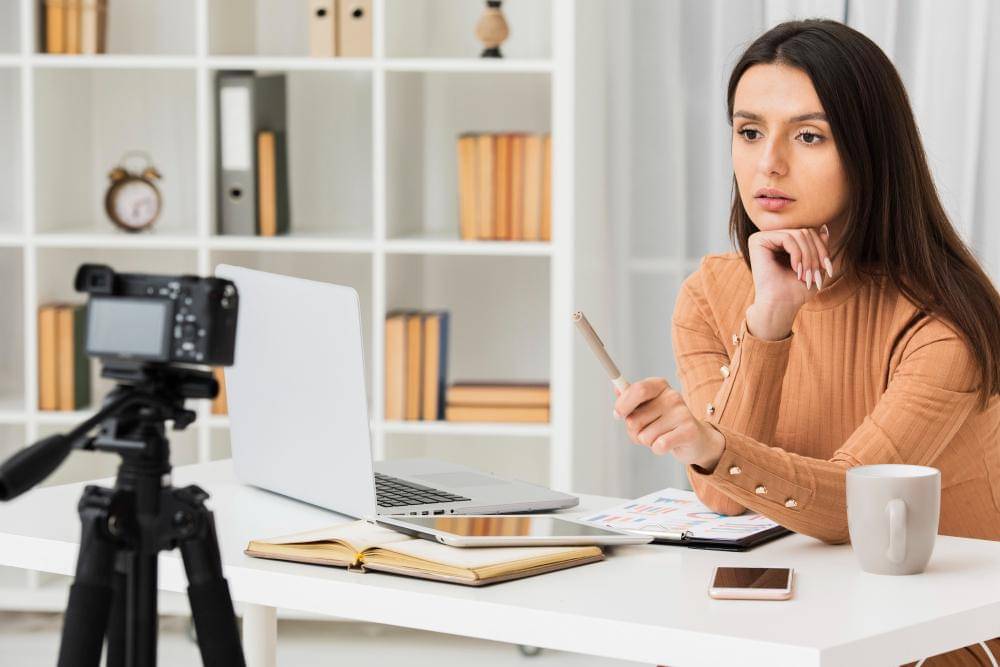 ilustrasi book reviewer