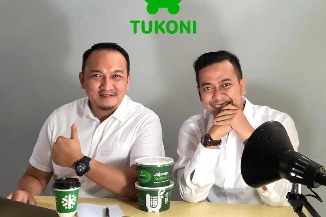 Eri Kuncoro dan Revo Suladasha, pendiri Yuk Tukoni 