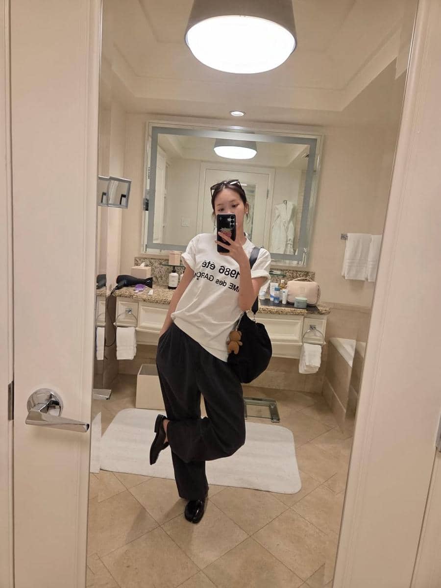 cozy outfit ala Chaewon LE SSERAFIM