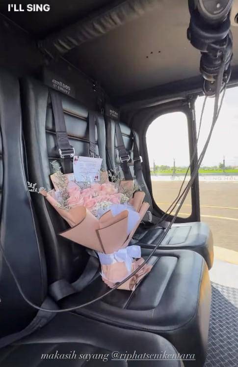 Anniversary ke-12 Poppy Bunga dan Suami