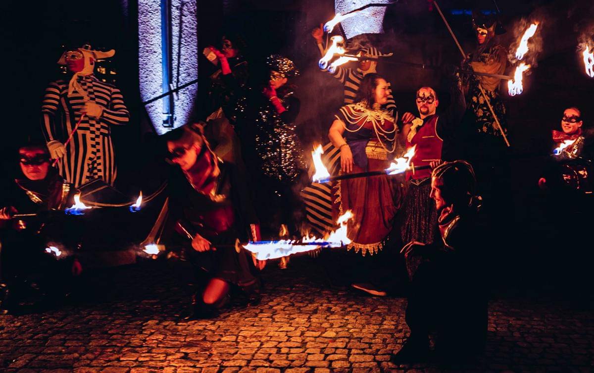 Ilustrasi pertunjukan seni (unsplash.com/Photo by Jahanzeb Ahsan)