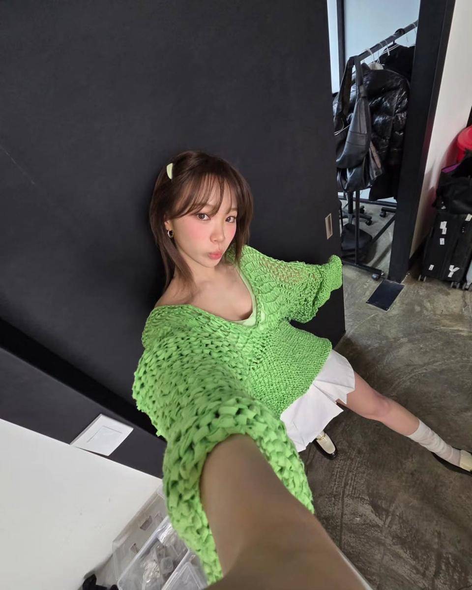 Style girly ala Chaewon LE SSERAFIM