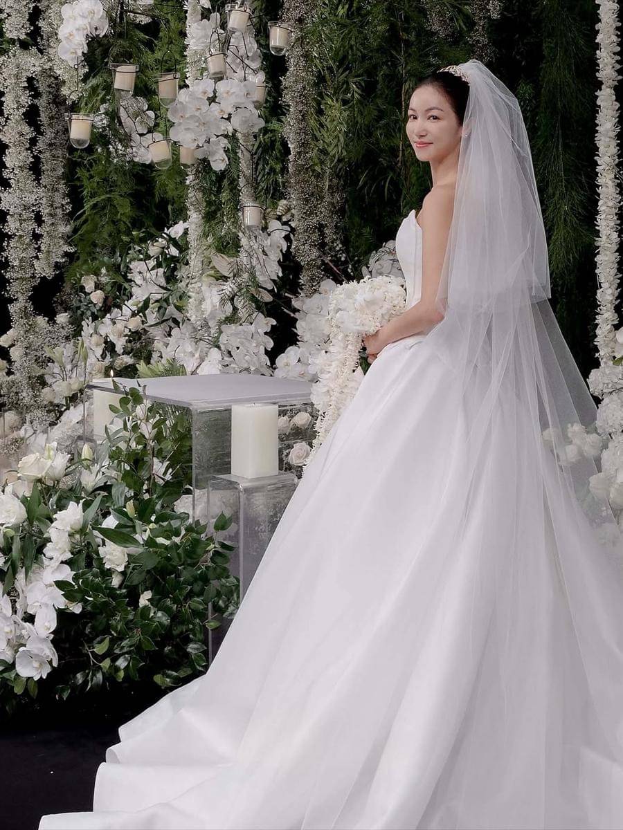 potret pernikahan aktris Kim Ok Vin