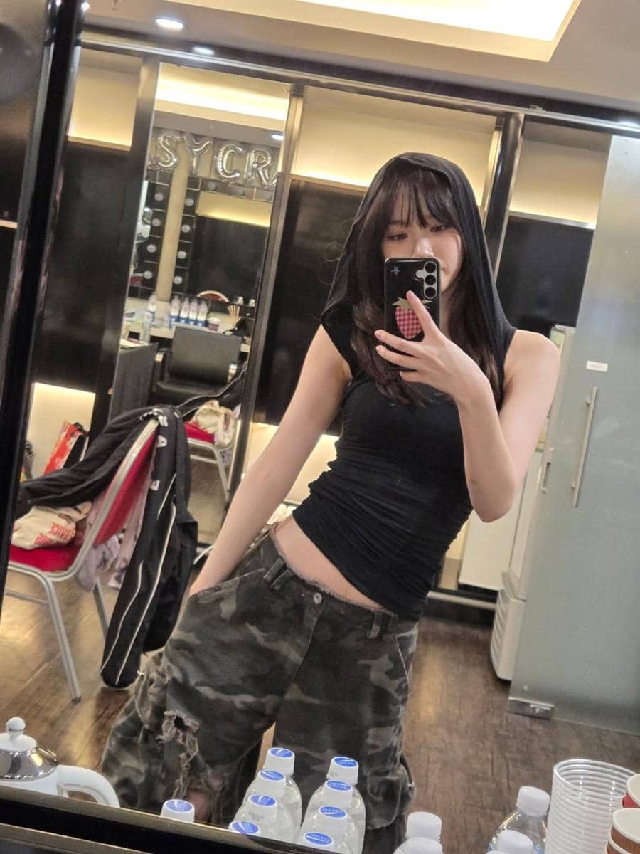 cozy outfit ala Chaewon LE SSERAFIM