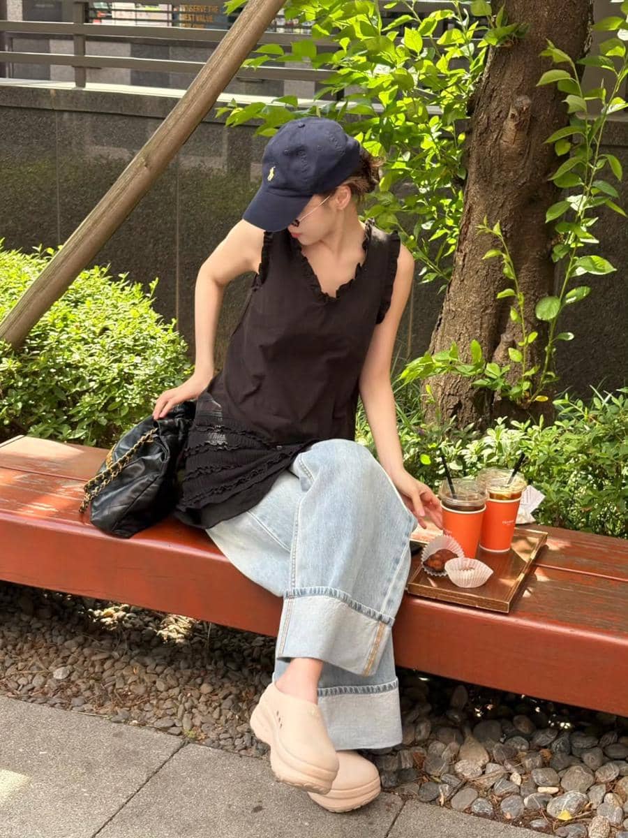 cozy outfit ala Chaewon LE SSERAFIM