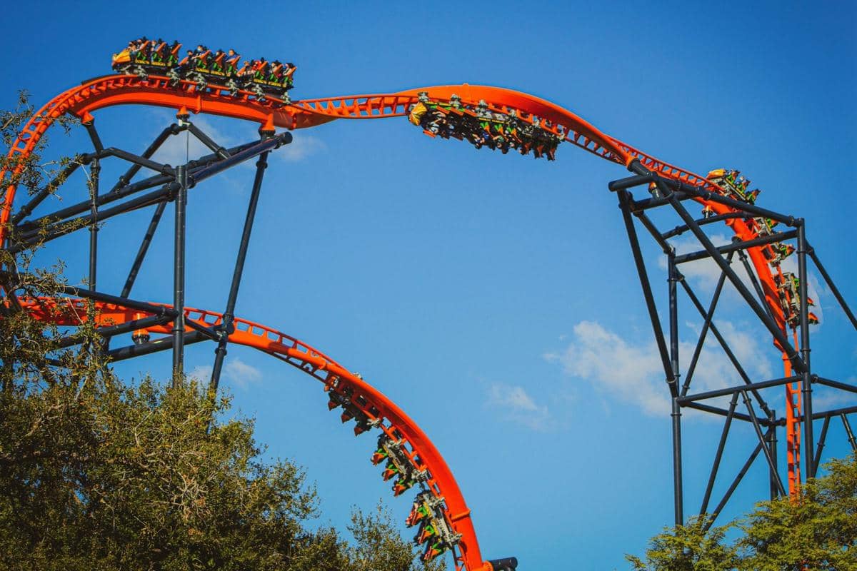 Ilustrasi roller coaster 