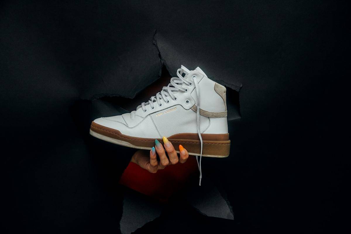 ilustrasi sneakers gum sole