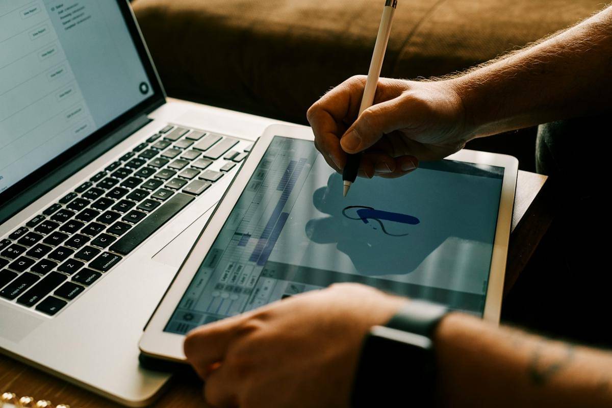 ilustrasi perancang karakter maskot