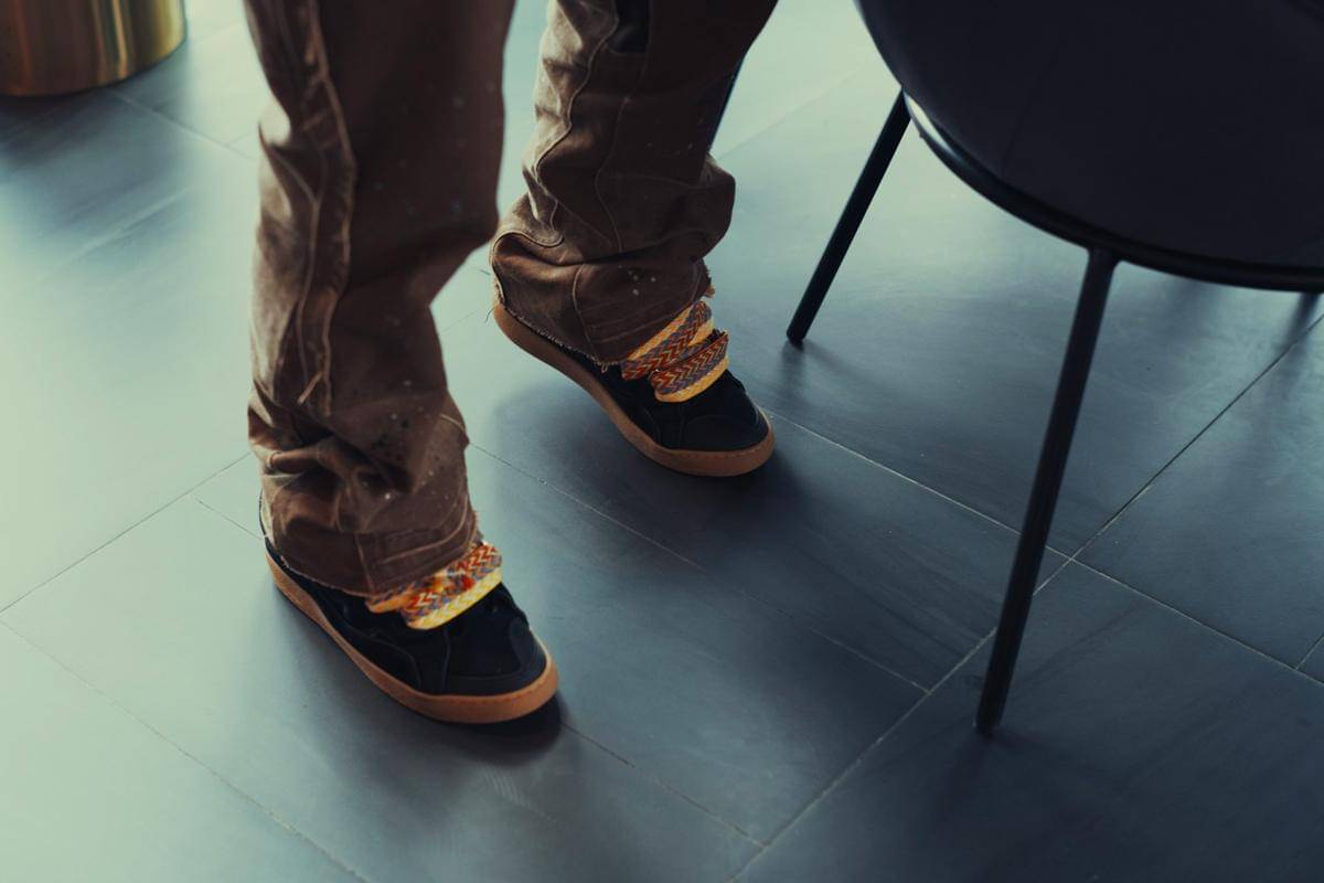 ilustrasi sneakers gum sole