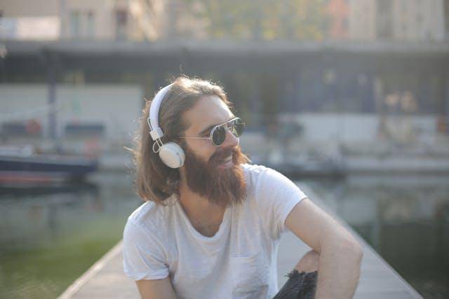 ilustrasi pria dengan berewok tebal