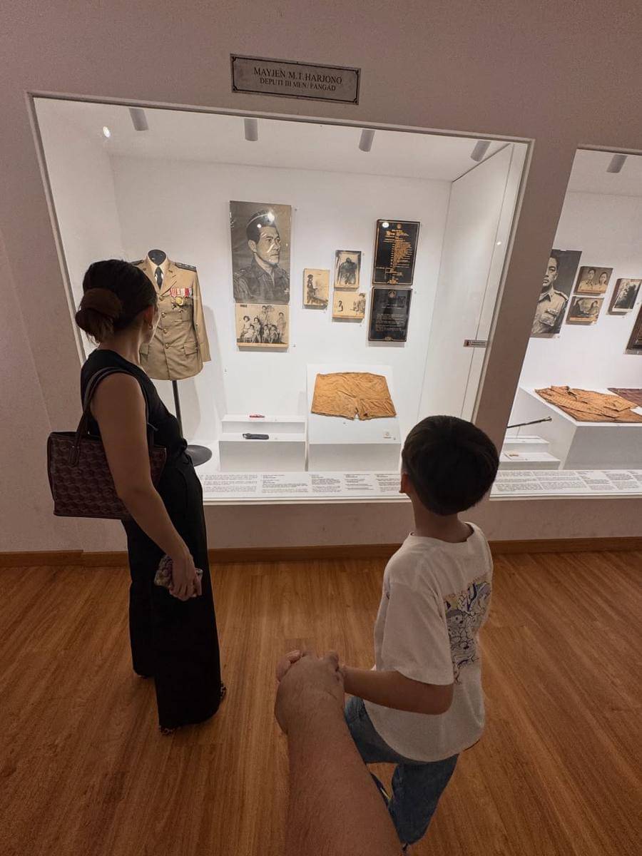 Potret Prabu Revolusi dan Keluarga ke Museum Kesaktian Pancasila