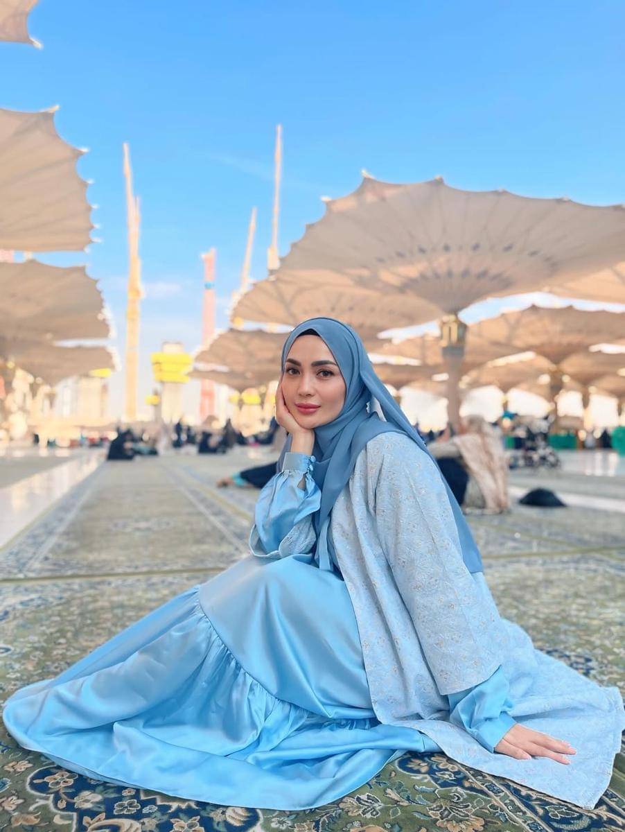 potret seleb umrah di bulan November 2025
