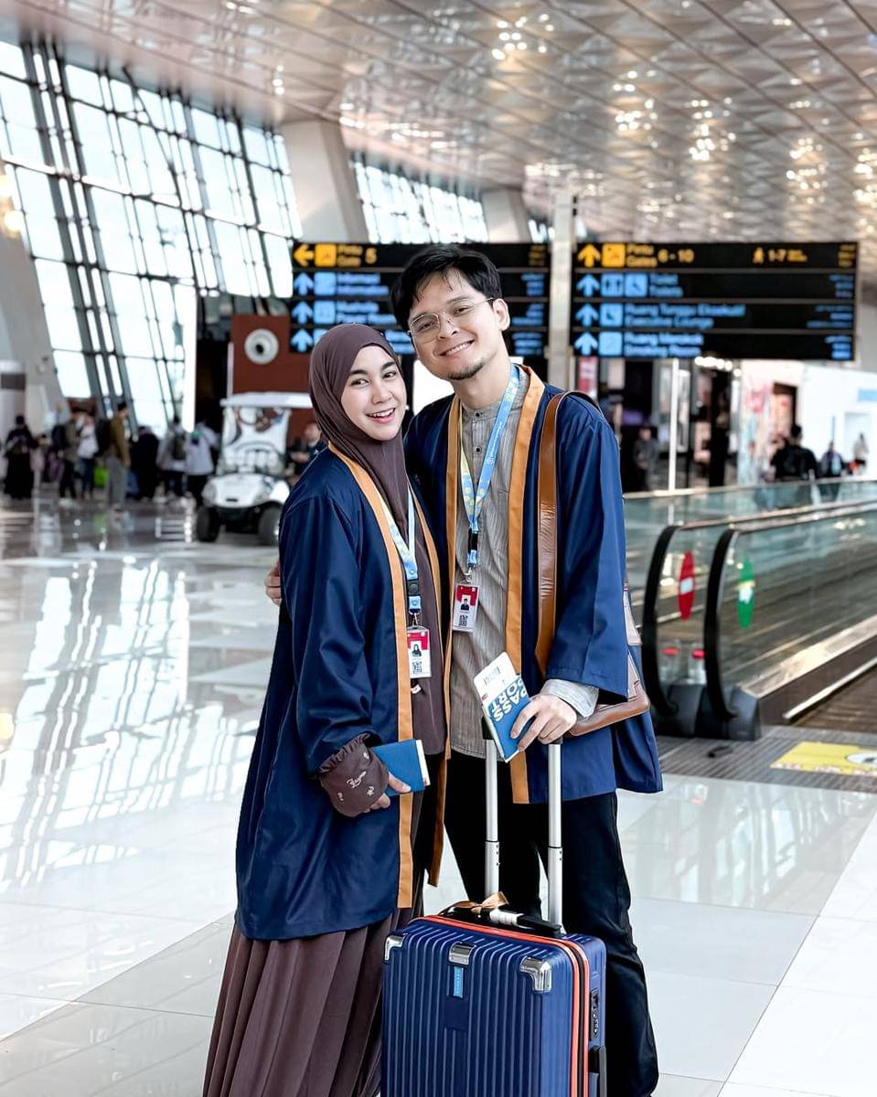 potret seleb umrah di bulan November 2025