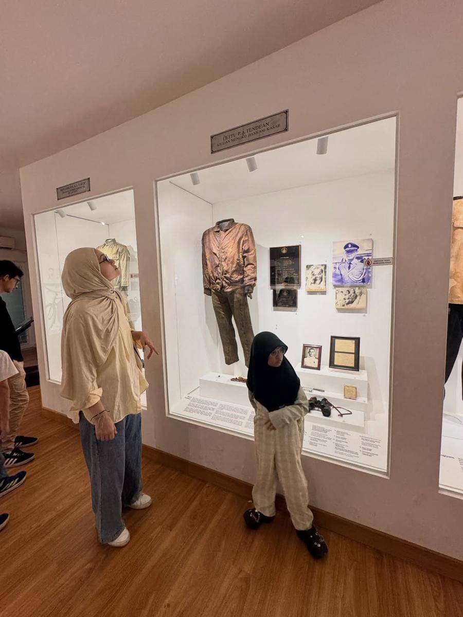 Potret Prabu Revolusi dan Keluarga ke Museum Kesaktian Pancasila