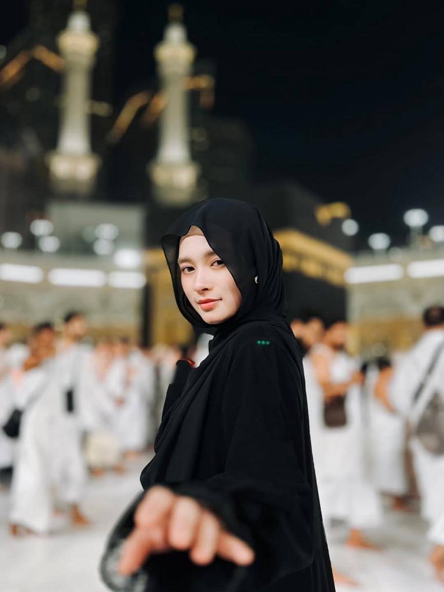 potret seleb umrah di bulan November 2025