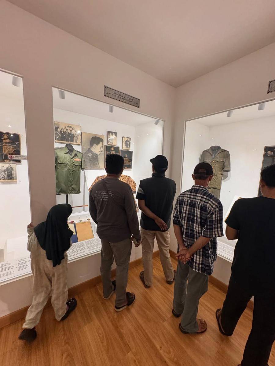 Potret Prabu Revolusi dan Keluarga ke Museum Kesaktian Pancasila