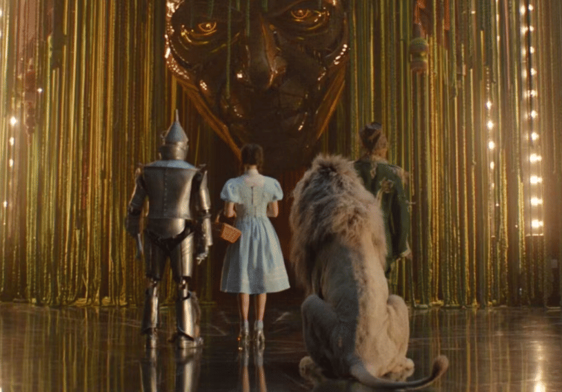 Dorothy (dua dari kiri) dalam Wicked: For Good