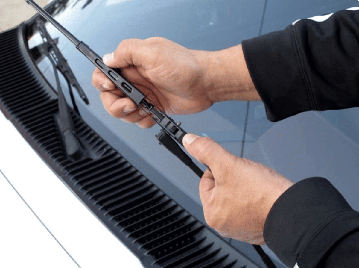 mengganti wiper