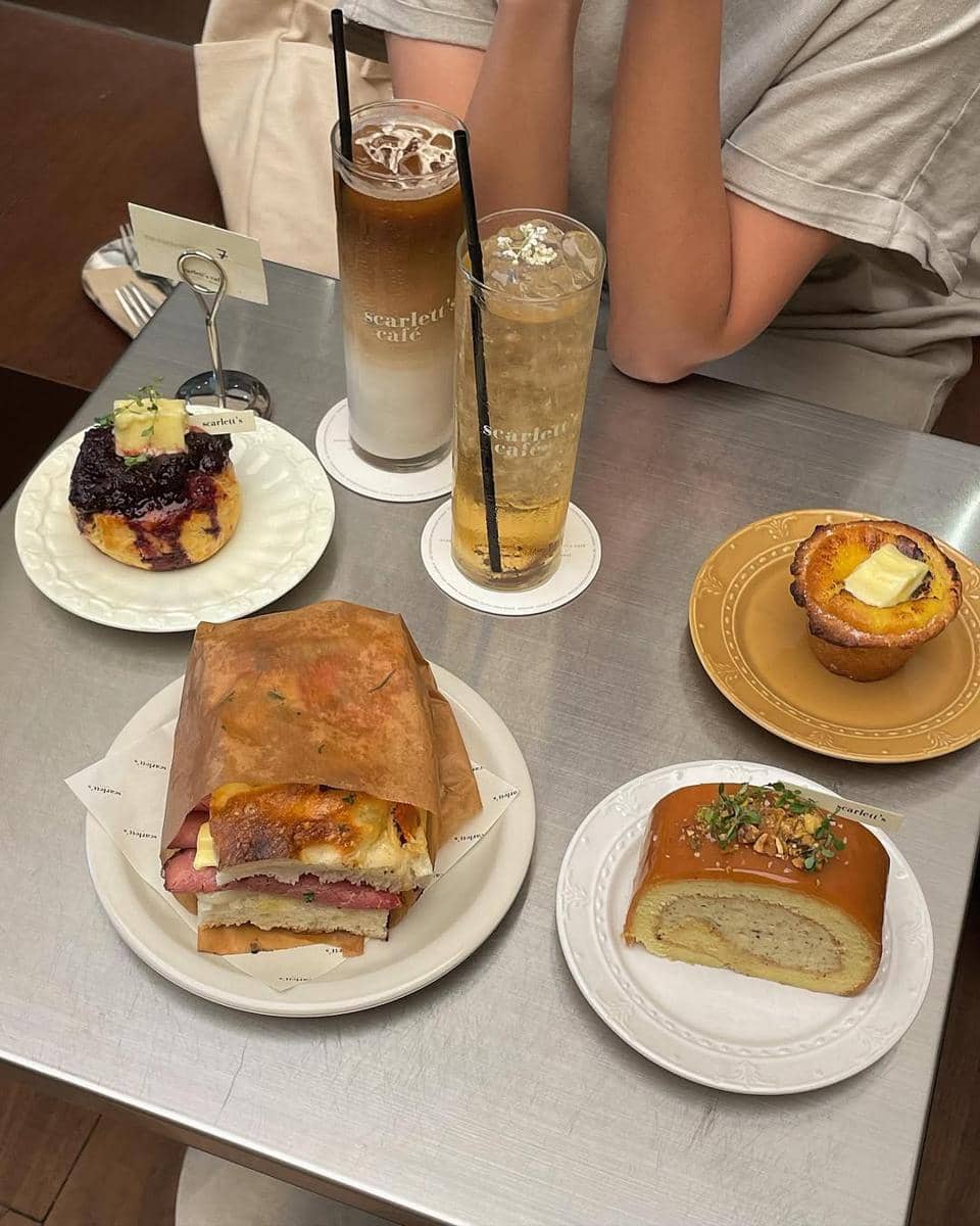 menu minuman di Scarlett's