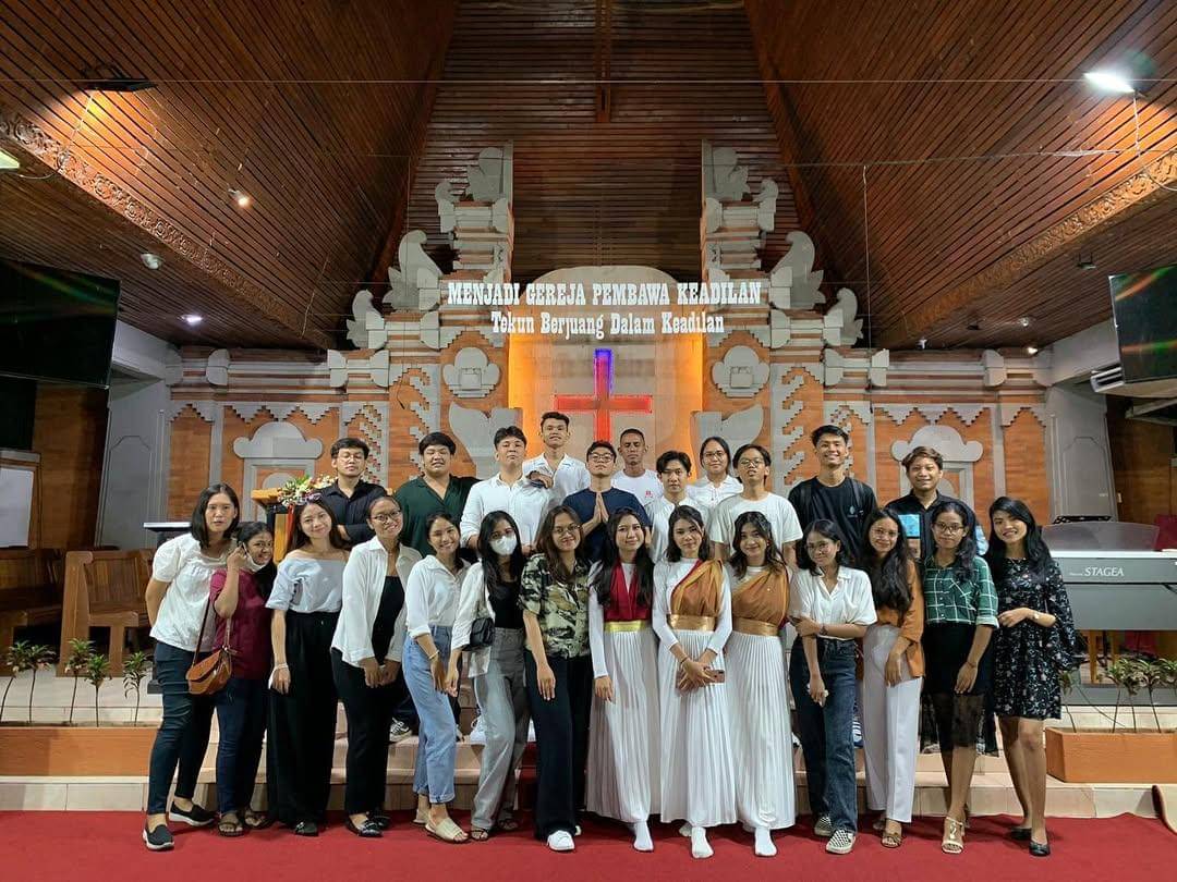 bagian dalam GKPB Jemaat Kristus Kasih (instagram.com/pemudagkpbjkk)