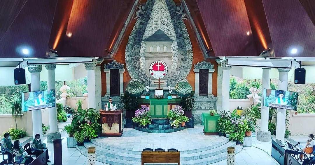 interior di dalam GKPB Jemaat Bukit Doa Nusa Dua (instagram.com/gkpbjemaatbukitdoa)