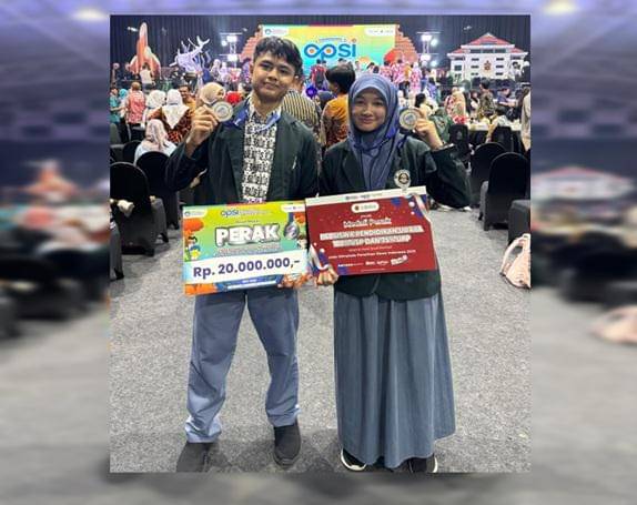 Safira Laksmi Dewi dan Prayogo Aryobimo siswa SMA Nasional KPS Balikpapan peraih perak dalam OPSI 2025