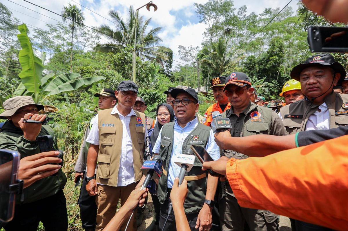 Menko PMK Pratikno tinjau proses penanganan bencana tanah longsor di Dusun Situkung