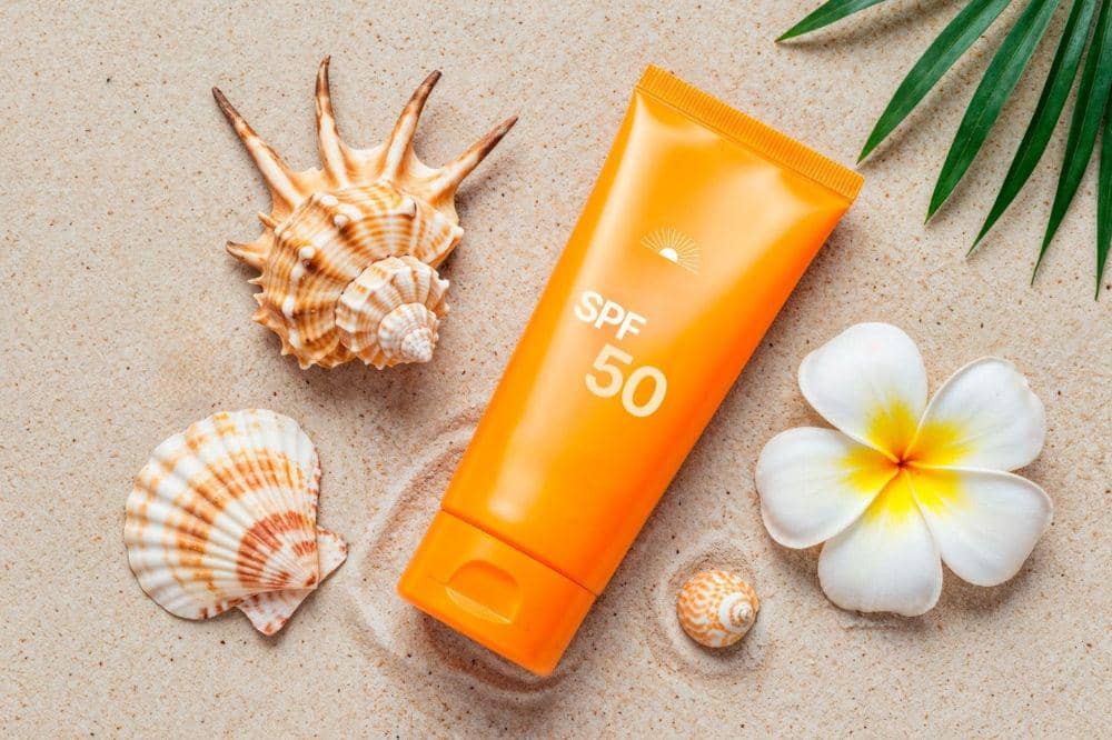 Benarkah Sunscreen Bisa Memutihkan Wajah? Cek Faktanya di Sini!
