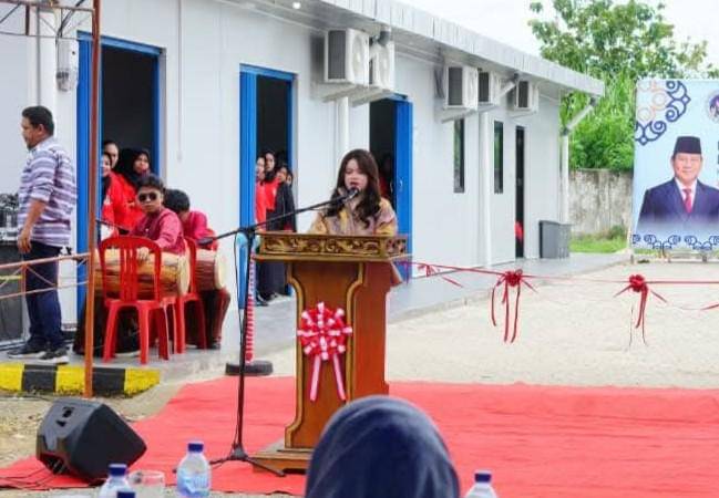 Yasika Aulia Ramadhani saat peresmian dapur SPPG di Kabupaten Bone, Jumat (14/11/2025). WR untuk IDN Times
