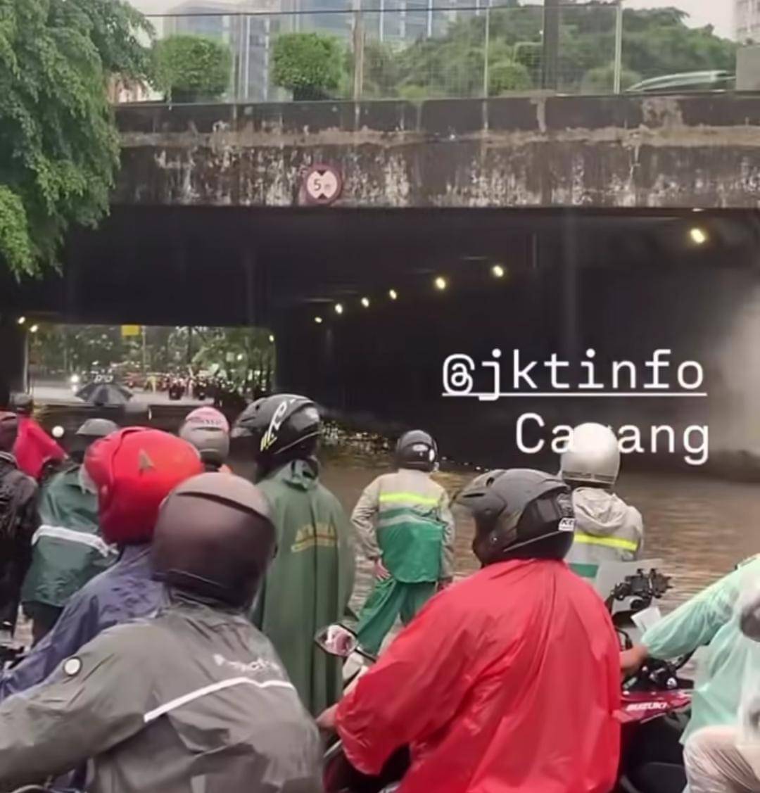 Terowongan Cawang Banjir, Selasa (18/11/2025)/ Instagram @jktinfo