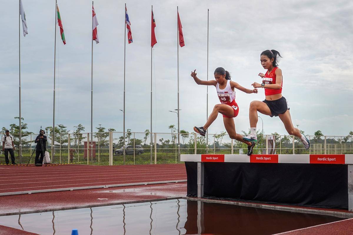 KESYA SIHOTANG-INDONESIA-EMAS-LARI HALANG RINTANG PUTERI U18-.jpg
