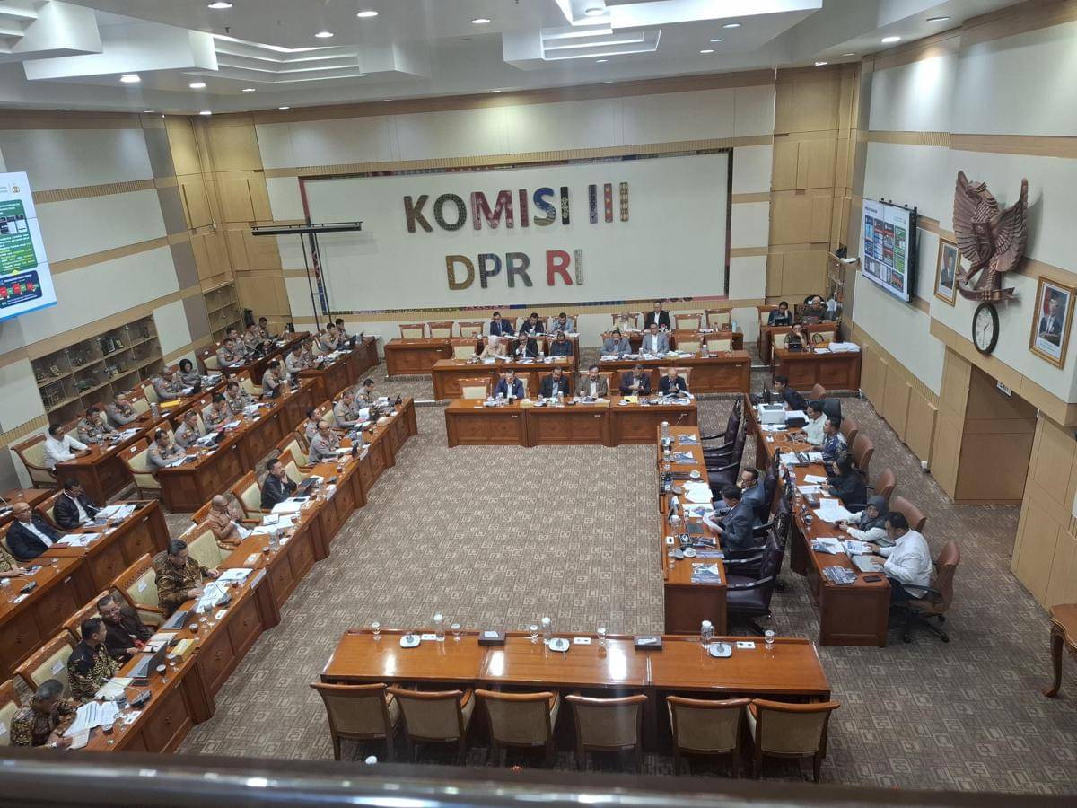 Komisi III DPR gelar rapat kerja bersama Polri. (IDN Times/Amir Faisol