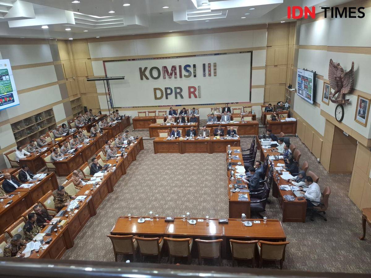 Komisi III DPR gelar rapat kerja bersama Polri. (IDN Times/Amir Faisol