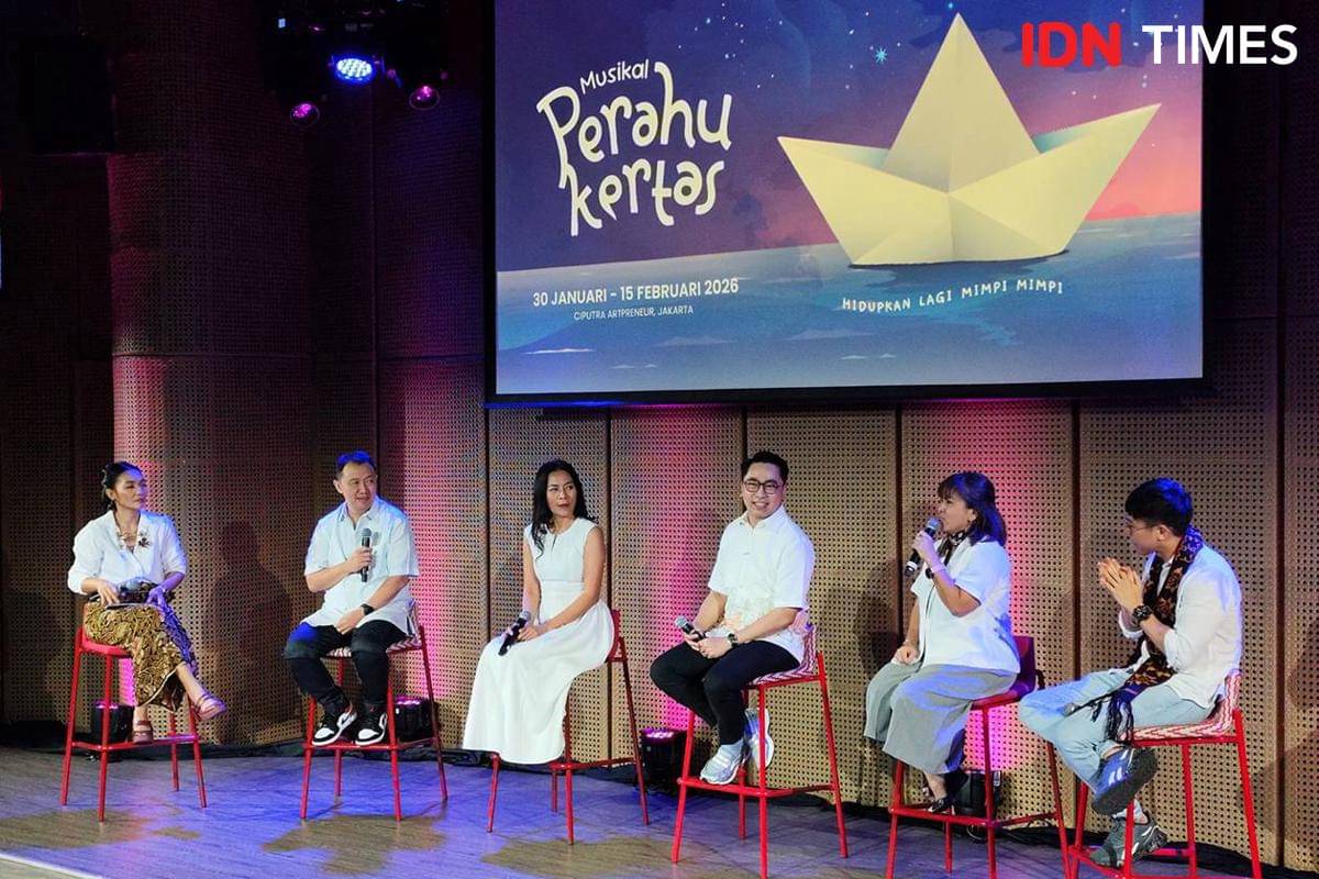 Perahu Kertas jadi novel pertama Dee Lestari yang diadaptasi ke bentuk musikal.jpg