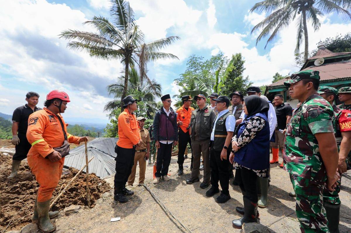 Menko PMK Pratikno tinjau proses penanganan bencana tanah longsor di Dusun Situkung