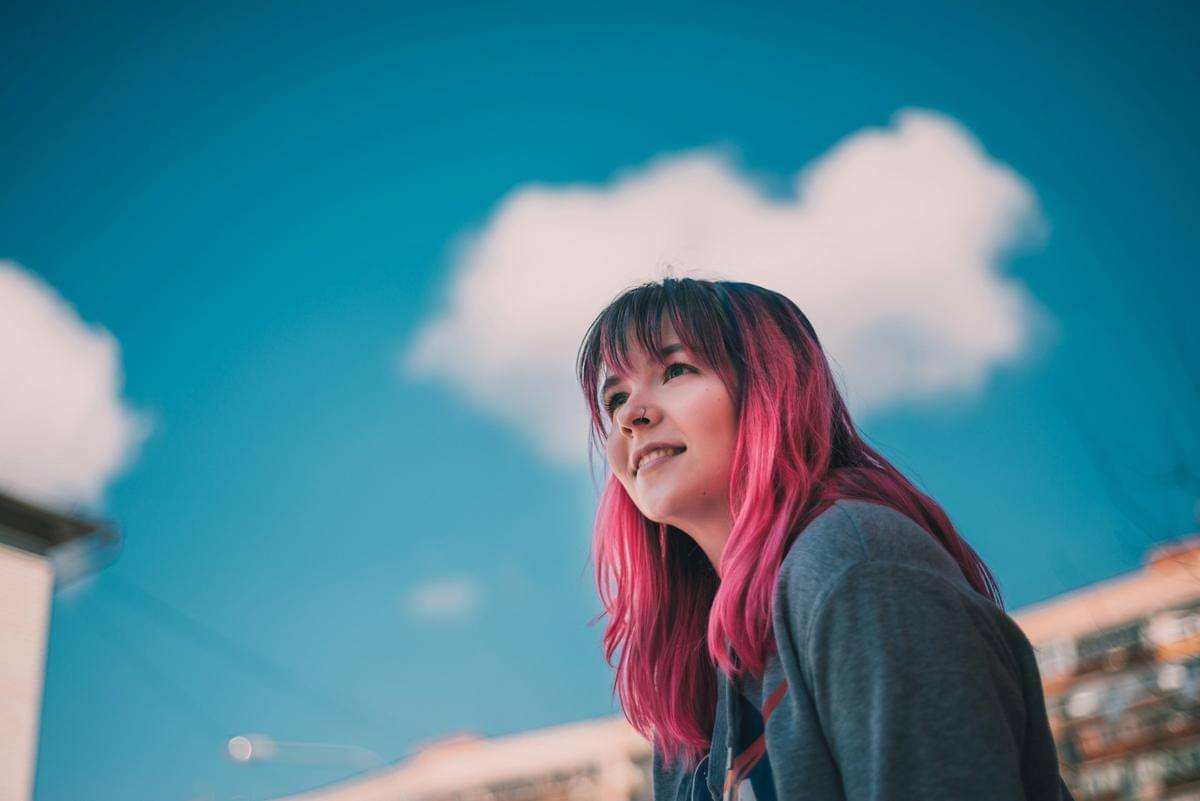 Ilustrasi merasa optimis (unsplash.com/Photo by jack richer)