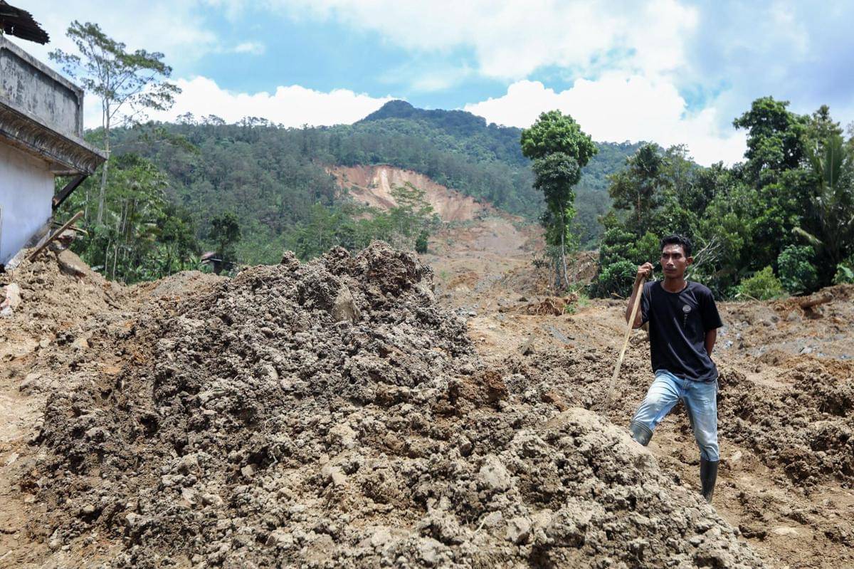 Menko PMK Pratikno tinjau proses penanganan bencana tanah longsor di Dusun Situkung