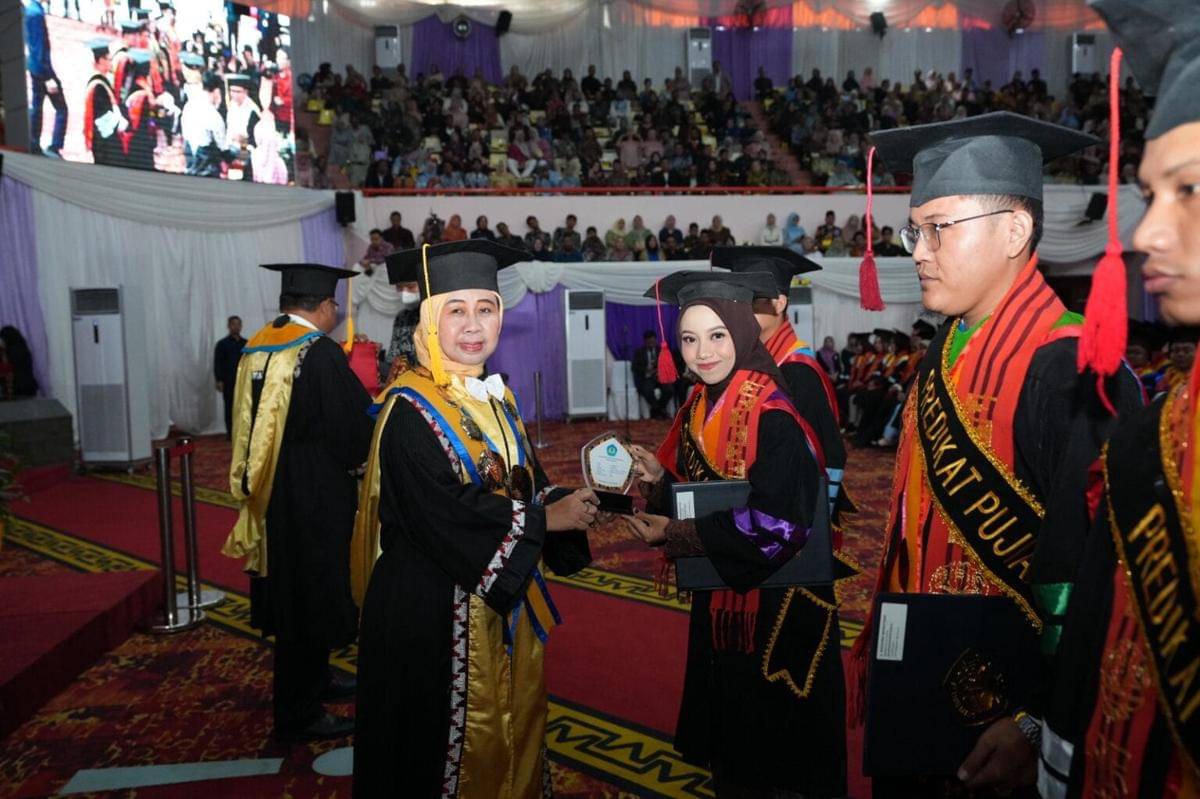  Cindy Ratna Putri, mahasiswi Program Studi Magister Pendidikan Fisika FKIP Universitas Lampung (Unila) 