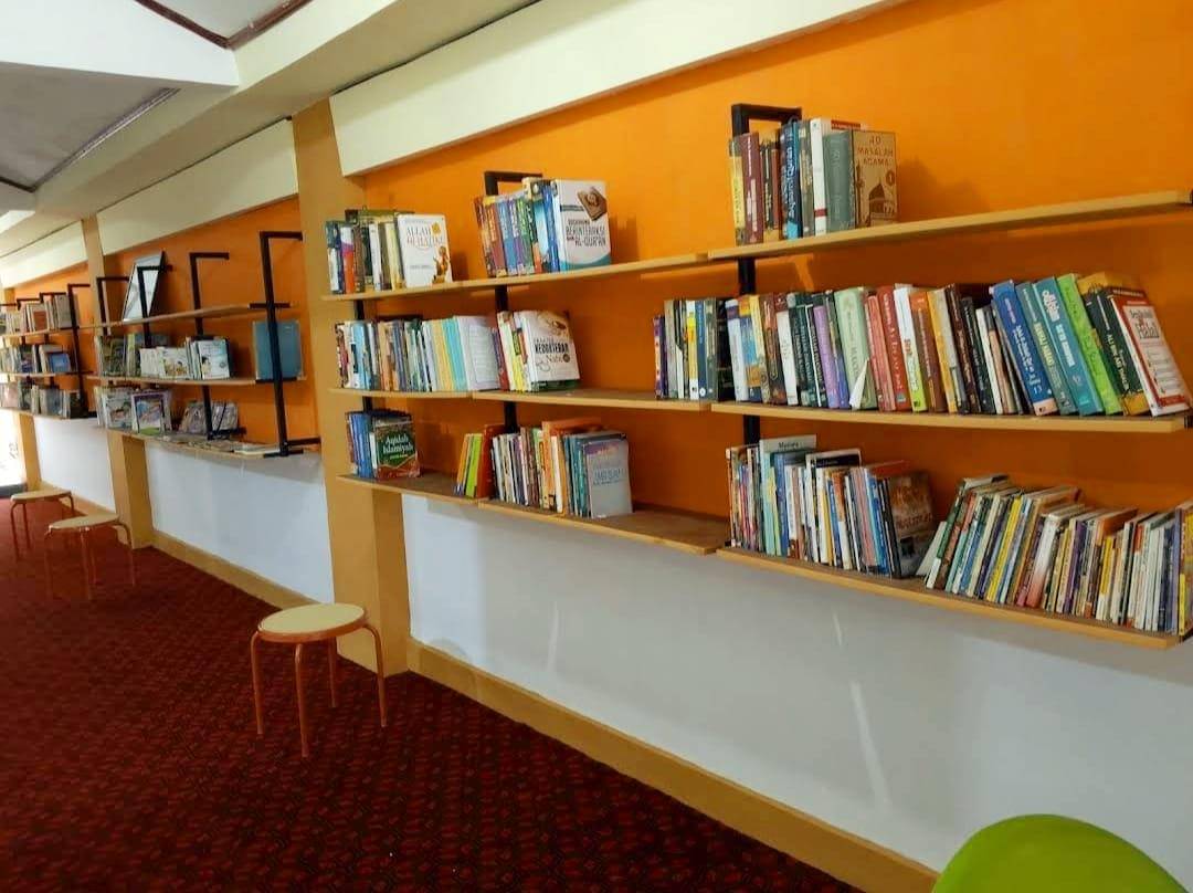 Book Cafe and Resto Kota Metro