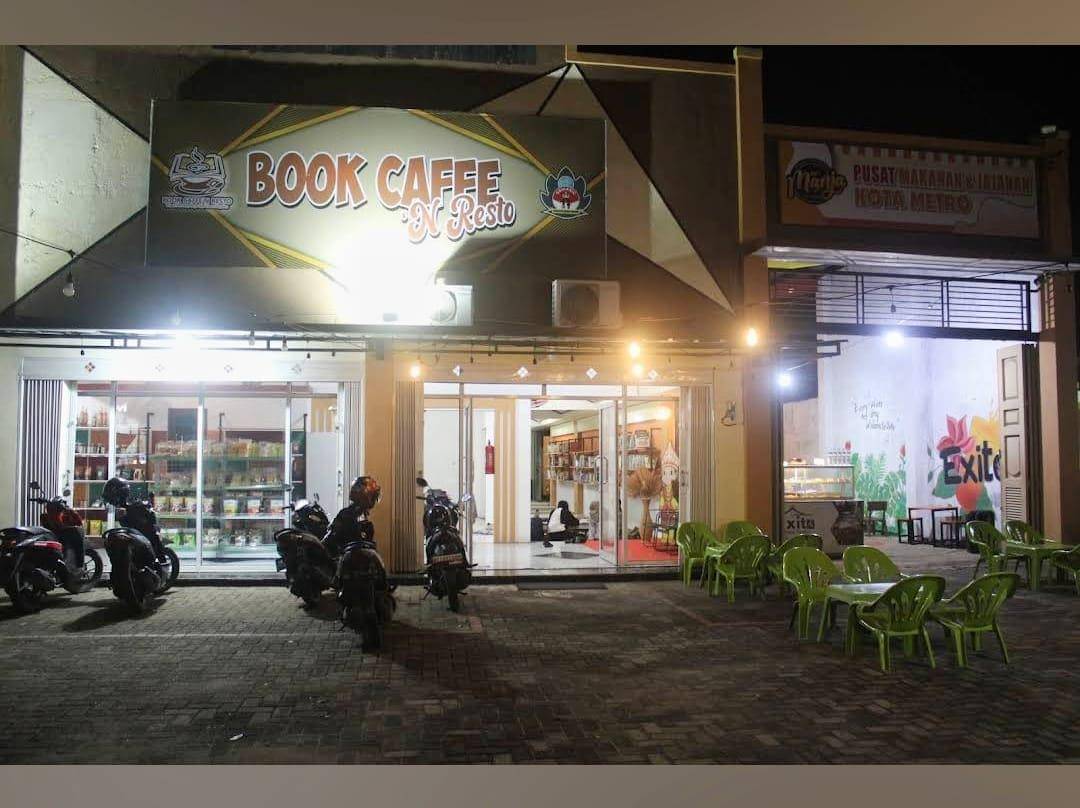Book Cafe and Resto Kota Metro