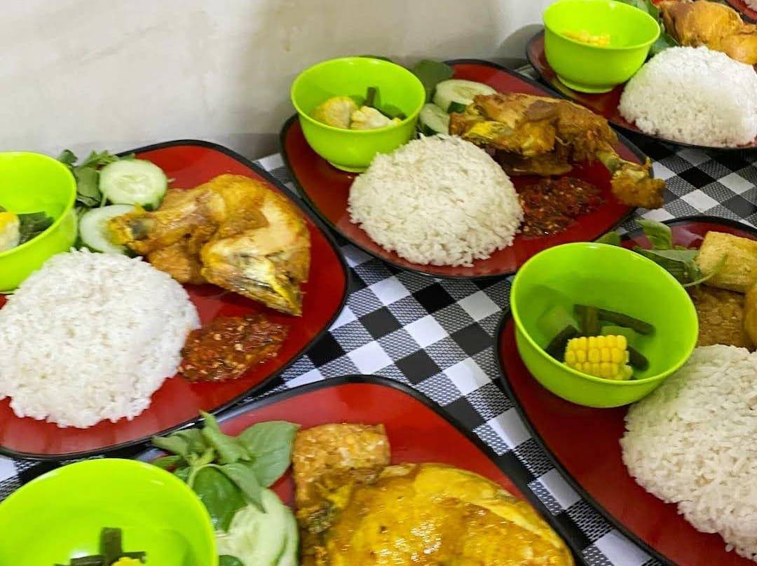 Book Cafe and Resto Kota Metro